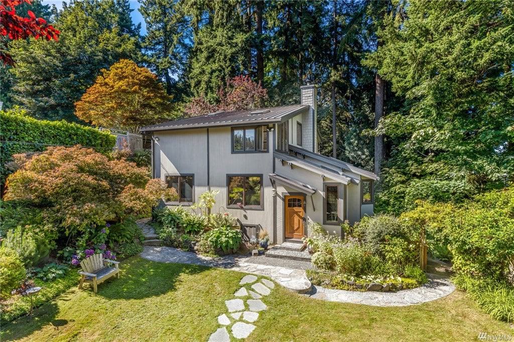 Historic 2 story view home in old town mukilteo