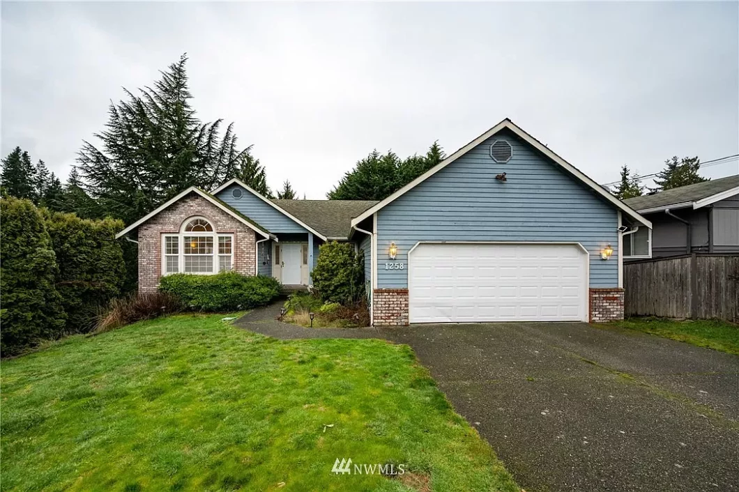 1258 8th Ave S Edmonds Bowl rambler with daylight basement