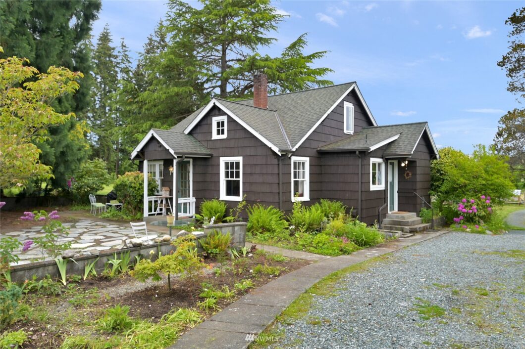 5534 Cameron Rd Freeland: http://cameronroad.seattlearealifestyle.com/</p> 5534 Cameron Rd Freeland 6 Acres on Whidbey Island
